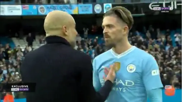 Pep Guardiola corrigió a Jack Grealish en frente de las cámaras apenas terminado el Manchester City vs. Arsenal por la Premier League.