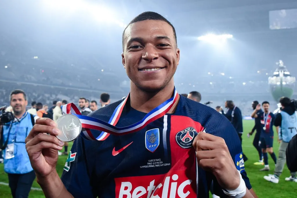Kylian Mbappe se despidió del PSG ganando la Copa de Francia ante el Lyon.