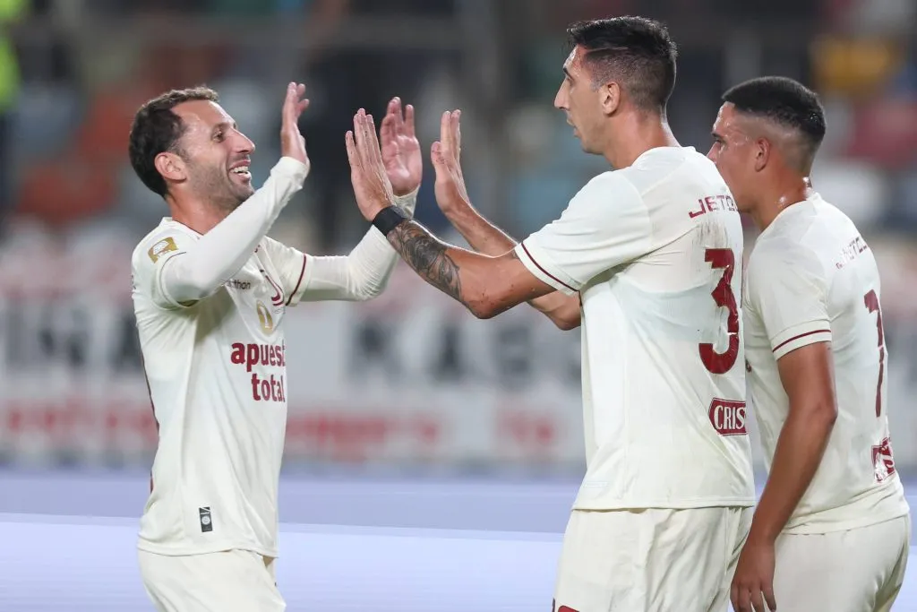 Diego Dorregaray celebrando un gol en Liga 1. (Foto: IMAGO).