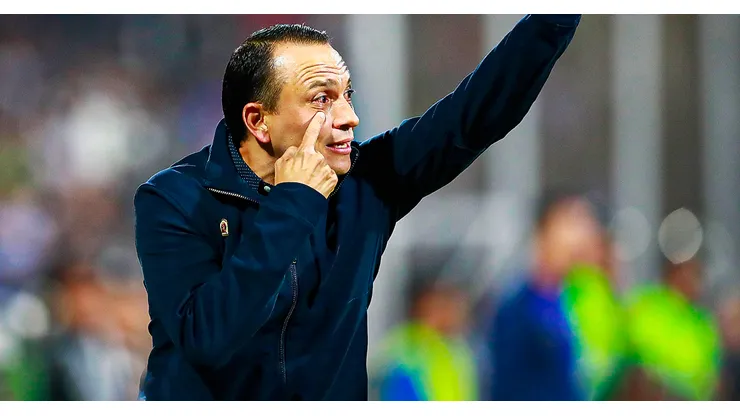 Alejandro Restrepo dirigiendo en Alianza Lima.
