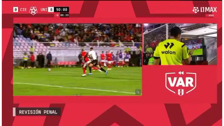 Universitario se salvó de penal ante Cienciano con polémica
