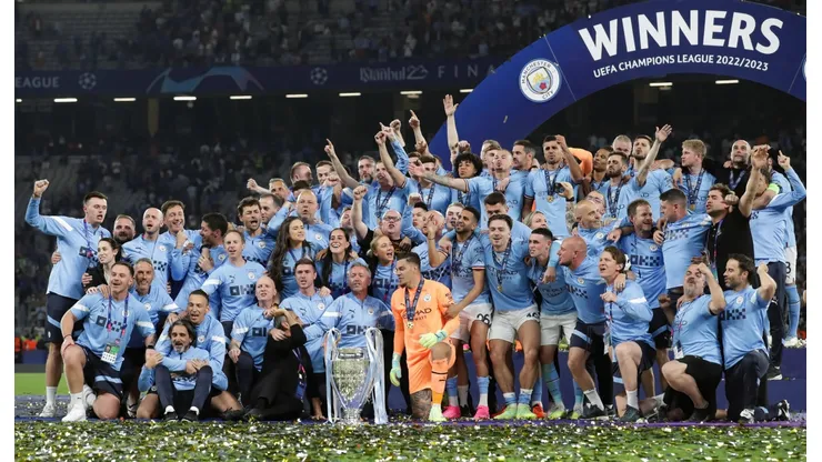Manchester City festeja su título de Champions League.