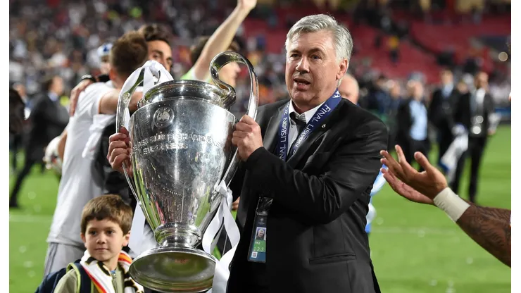 Carlo Ancelotti celebra uno de sus títulos de Champions League.
