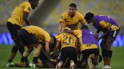 RIO DE JANEIRO, BRAZIL - AUGUST 12: Adonis Preciado of Barcelona SC celebrates with teammates after scoring the first goal of his team during a quarter final first leg match between Fluminense and Barcelona SC as part of Copa CONMEBOL Libertadores 2021 at Maracana Stadium on August 12, 2021 in Rio de Janeiro, Brazil. (Photo by Mauro Pimentel-Pool/Getty Images)