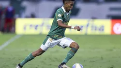 BARUERI, BRAZIL - MAY 12: Estevao of Palmeiras controls the ball during a match between Palmeiras and Atletico Paranaense as part of Brasileirao Series A 2024 at Arena Barueri on May 12, 2024 in Barueri, Brazil. (Photo by Alexandre Schneider/Getty Images)