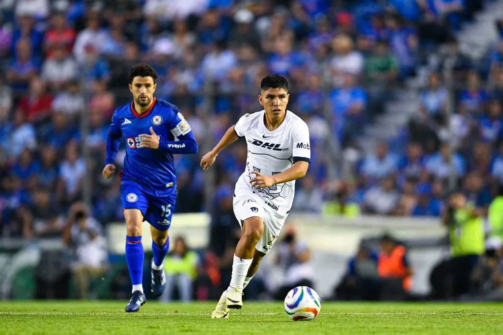 Piero Quispe jugando en los Pumas de la UNAM. (Foto: IMAGO).