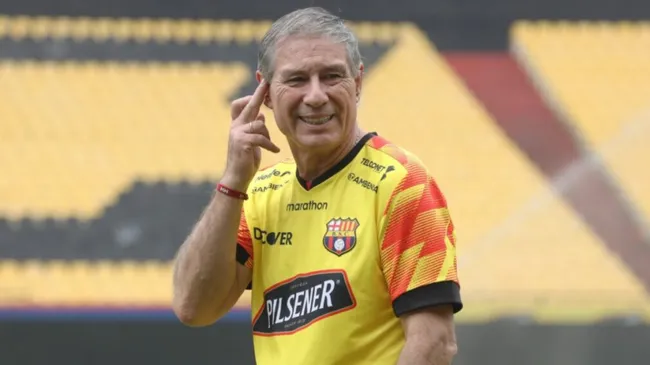 Ariel Holan llegó con un Barcelona SC lejos de pelear la etapa y podría terminar primero. Foto: BSC.