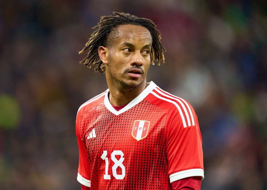 Carrillo jugando para Perú. (Foto: IMAGO)