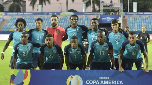 GOIANIA, BRAZIL - JUNE 27: Players of Ecuador pose before a group B match between Brazil and Ecuador as part of Copa America Brazil 2021 at Estadio Olimpico on June 27, 2021 in Goiania, Brazil. (Photo by Pedro Vilela/Getty Images)