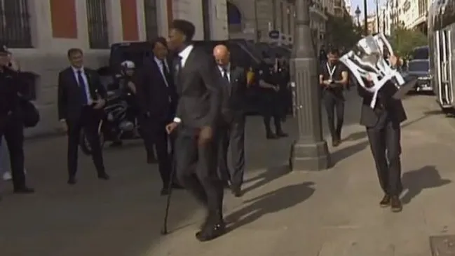 Aurélien Tchouaméni en las calles de la Puerta del Sol.