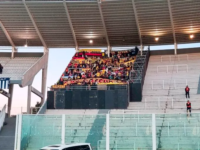 La hinchada de Barcelona SC en Argentina vs Talleres. (Foto: @SC_ESPN)