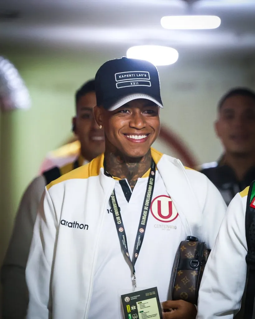 Andy Polo en la previa de un partido de Copa Libertadores. (Foto: Twitter).