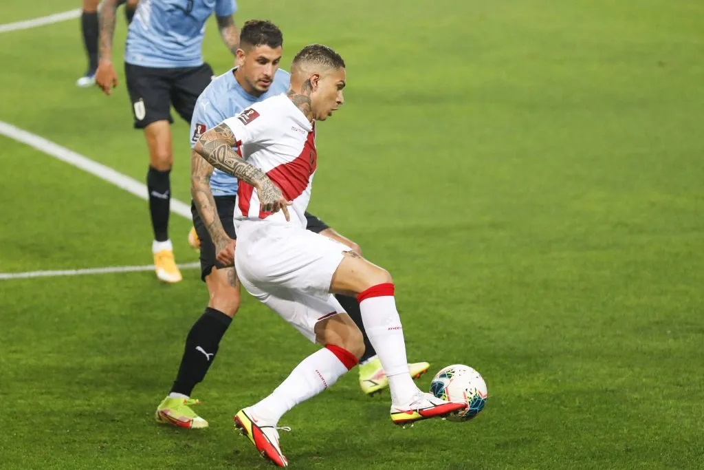 Paolo Guerrero jugando en la Selección Peruana. (Foto: IMAGO).