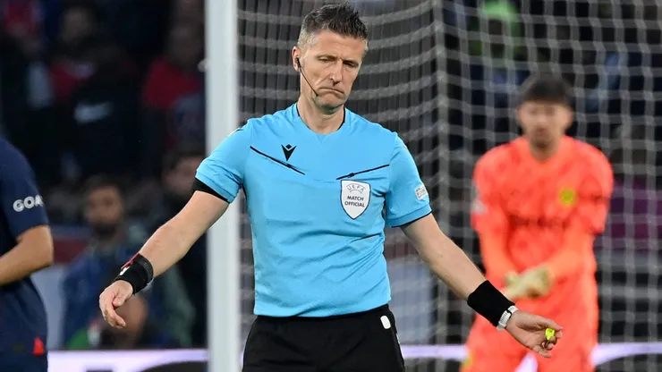 Daniele Orsato rompió en llanto cuando pitó para terminar el PSG vs. Borussia Dortmund en el Parque de los Príncipes.
