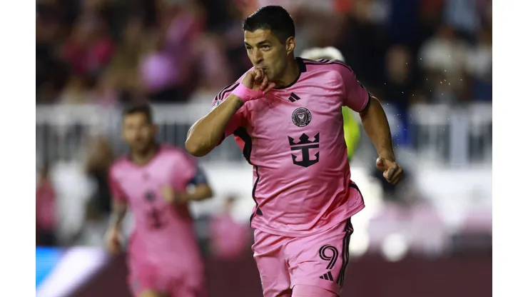 Luis Suárez celebra uno de los tantos que le llevó a los 500 goles a nivel de clubes.