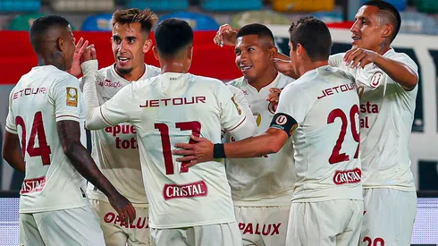 Universitario vs. Junior por Copa Libertadores.