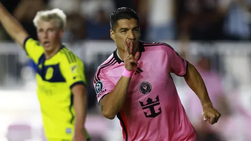 Luis Suárez llegó a los 500 goles en clubes y sigue presionando para ser convocado para la Copa América.