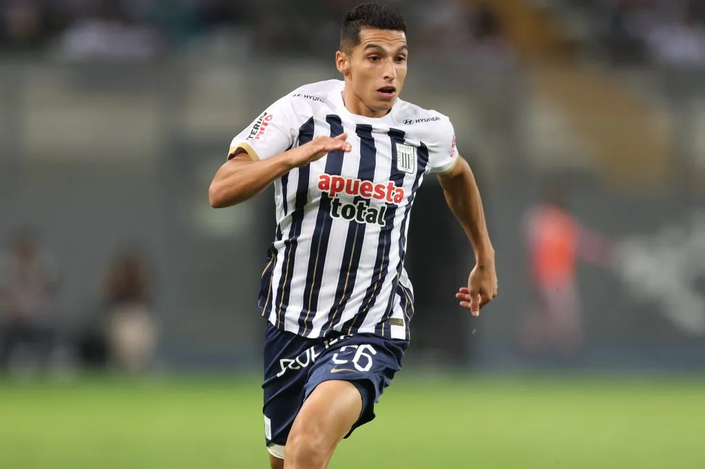 Kevin Serna en el último partido de Alianza Lima. (Foto: IMAGO).