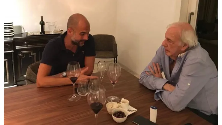 César Luis Menotti y Pep Guardiola en una de sus cenas.