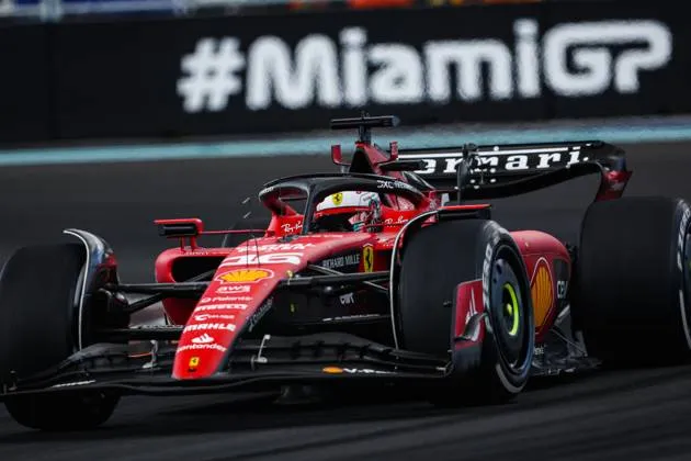 El GP de Miami de la F1 se desarrolla en el inmenso estacionamiento del Hard Rock Stadium y sus inmediaciones.