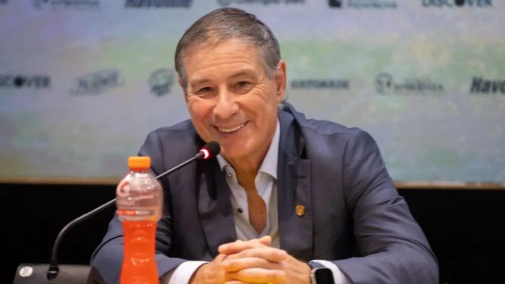 Ariel Holan en presentación de Barcelona SC.
