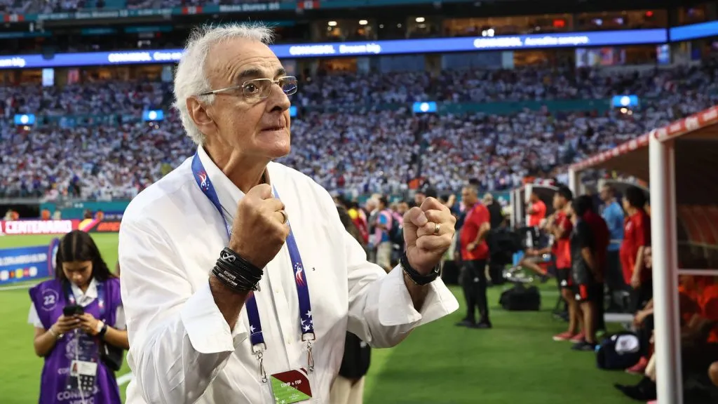 Fossati dirigiendo a Perú. (Foto: IMAGO)