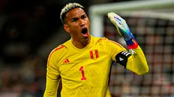 Pedro Gallese tapando para Perú.