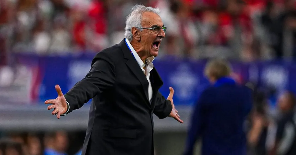 Fossati dirigiendo a Perú en la Copa América 2024. (Foto: IMAGO)