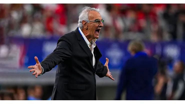 Jorge Fossati dirigiendo a Perú en la Copa América 2024.