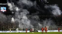 Lamentable: Suspenden el Universitario vs. Colo Colo tras incidentes con hincha fallecido