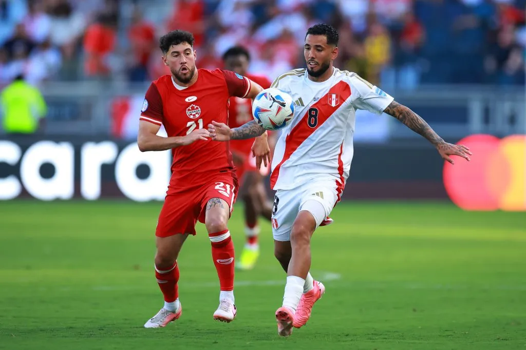 Jonathan Osorio jugando contra Perú. (Foto: Getty).