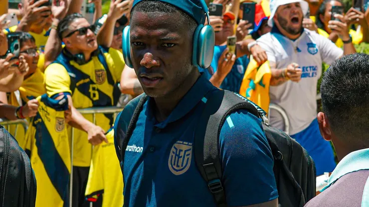 Apoyo de los hinchas a los jugadores de Ecuador