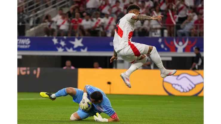 Claudio Bravo destacó el nivel de los peruanos