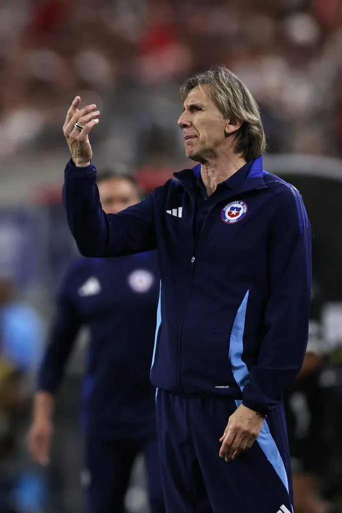Ricardo Gareca enfrentando a Perú. (Foto: IMAGO).