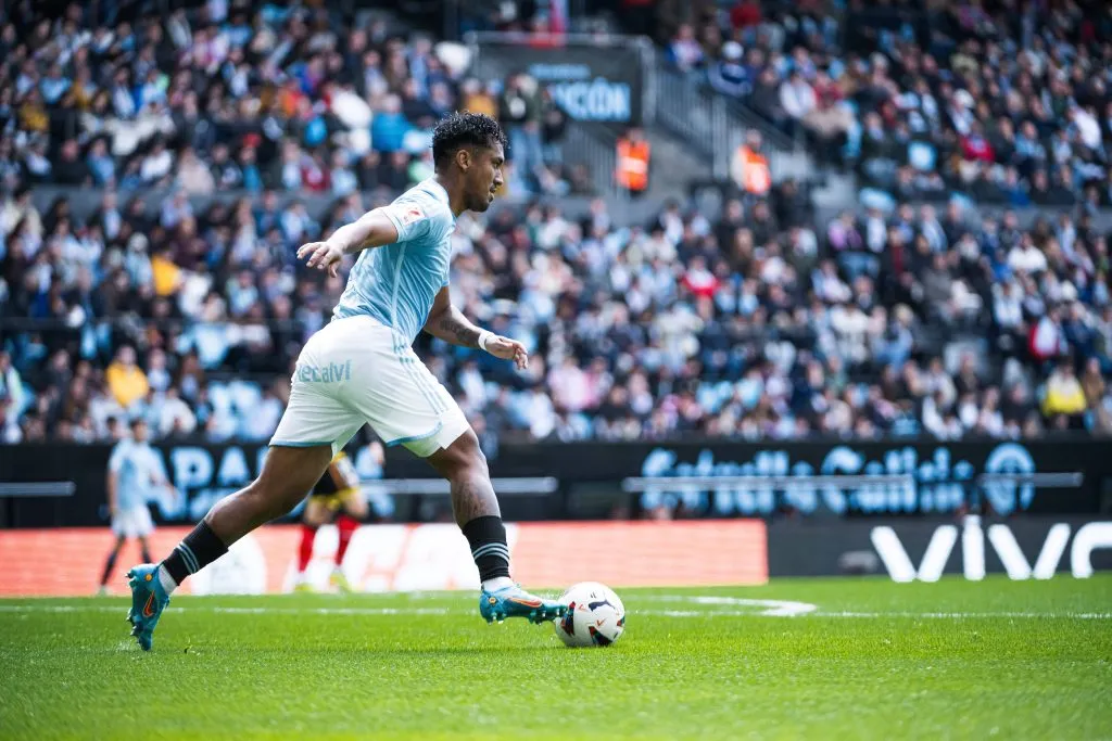 Renato Tapia jugando con camiseta del Celta de Vigo. (Foto: IMAGO).