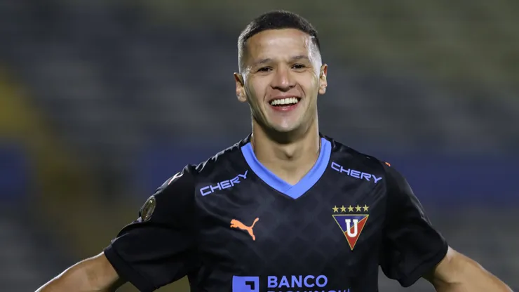 Álex Arce tendría una molestia en Liga de Quito.
