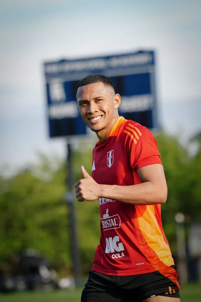 Bryan Reyna se prepara en la Selección Peruana. (Foto: FPF).