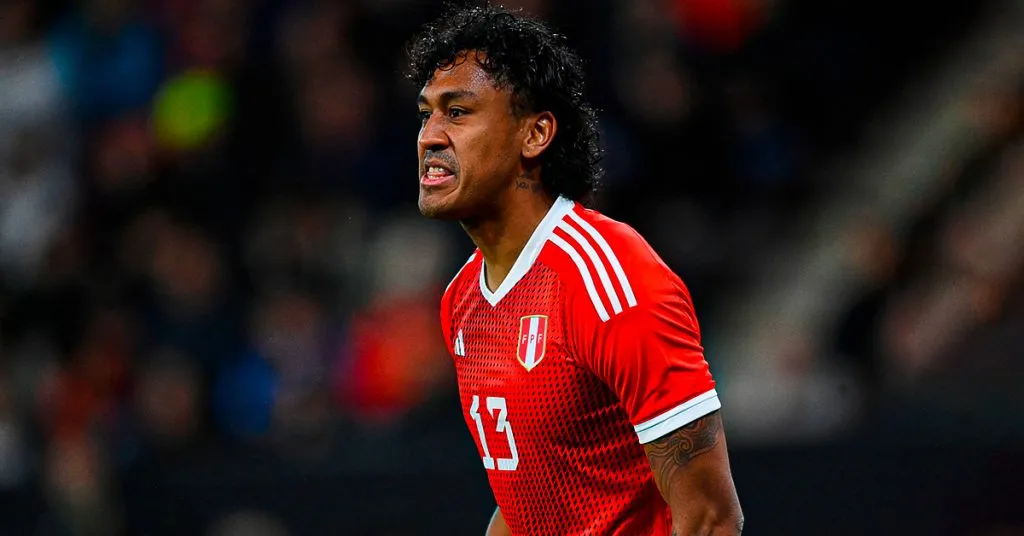 Tapia jugando para Perú. (Foto: IMAGO)