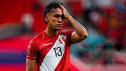 Renato Tapia jugando para Perú.
