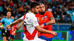 Arturo Vidal jugando contra el Perú de Ricardo Gareca.