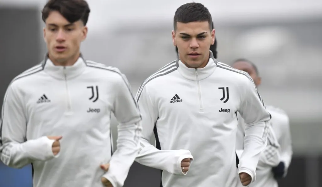 Enzo Barrenechea y Matías Soulé en un entrenamiento con Juventus: IMAGO