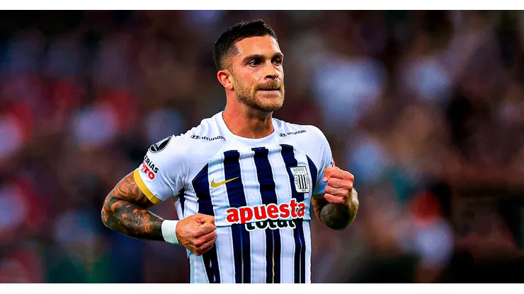 Adrián Arregui jugando para Alianza Lima.