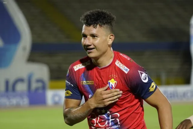 Byron Palacios se marcha libre de El Nacional. (Foto: API)