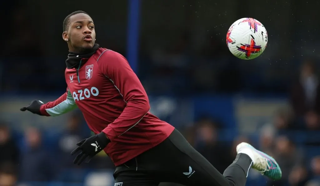 Jhon Durán en un calentamiento por Stamford Bridge de Chelsea: IMAGO