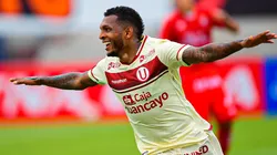 Alberto Quintero jugando para Universitario.