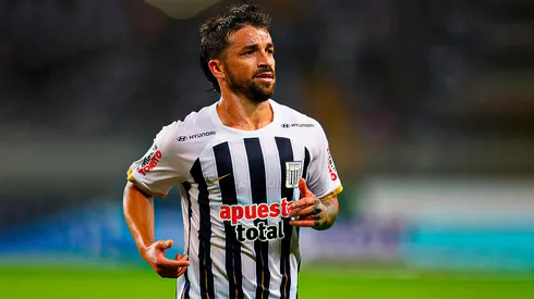 Gabriel Costa jugando para Alianza Lima.