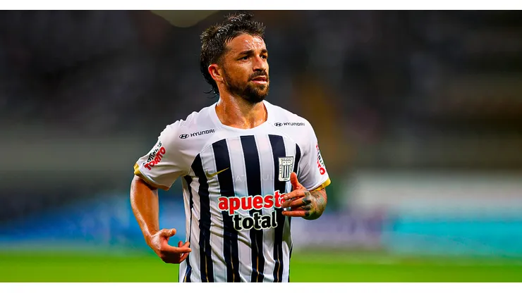 Gabriel Costa jugando para Alianza Lima.