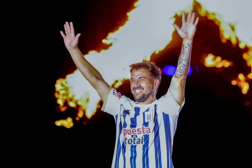 Gabriel Costa en la presentación de Alianza Lima 2024. (Foto: IMAGO).