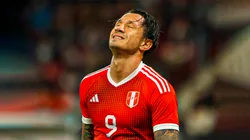 Gianluca Lapadula jugando con Perú.