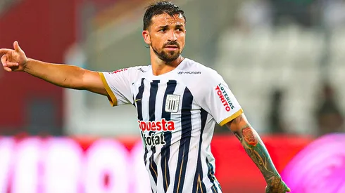 Gabriel Costa jugando para Alianza Lima.